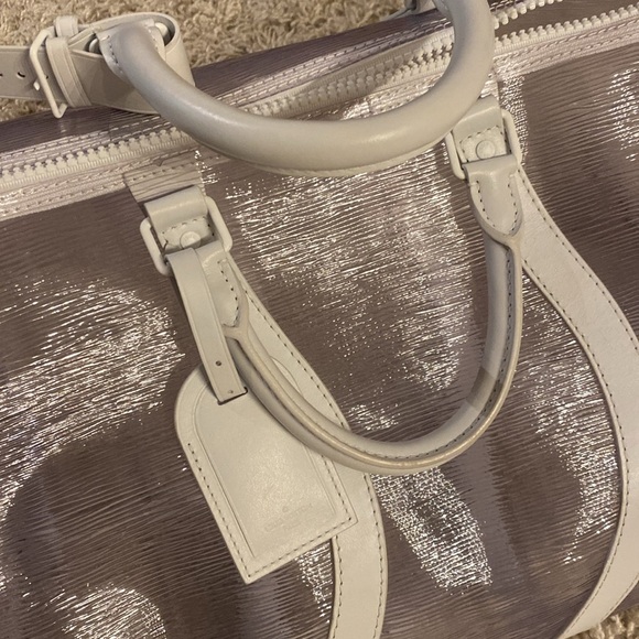 Louis Vuitton
PVC Epi Plage Wavy Keepall Bandouliére Shoulder Bag - Picture 9 of 13